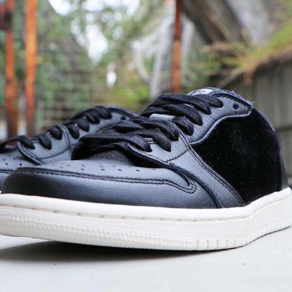 NEW Nike Air Jordan 1 - Picture 2 of 5